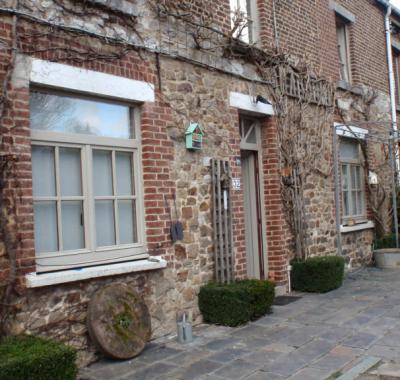 Vaste chambre meubleé au calme dans une maison de caractere