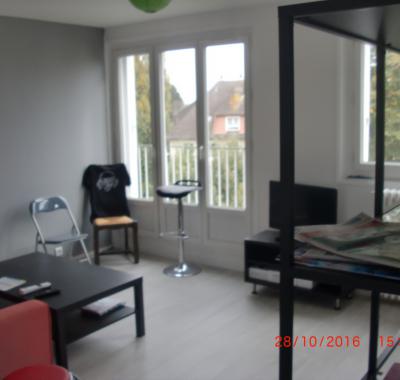 Chambre meublée en colocation