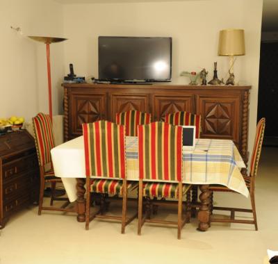 Chambre double meublée avec toilette et douche privée