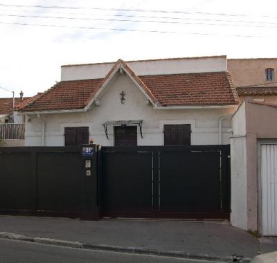 Chambre double meublée avec toilette et douche privée