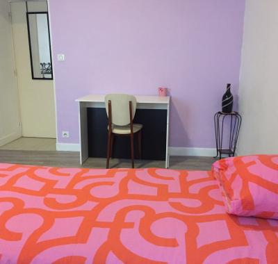 Trés grande chambre familiale dans maison en centre ville