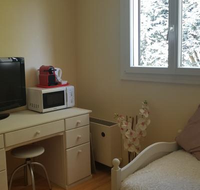 Chambre meublée avec salle de bain privée chez l'habitant LES ULIS