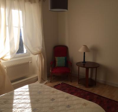 3 CHAMBRES A LOUER DANS MAISON CENTRE VILLE