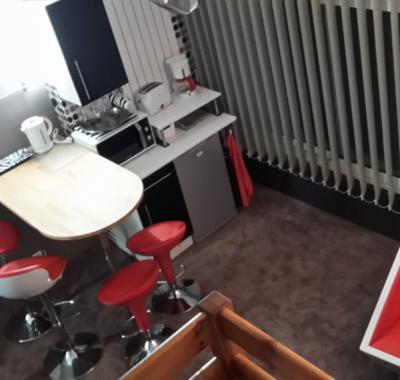 Grande chambre meublée à louer chez l'habitant