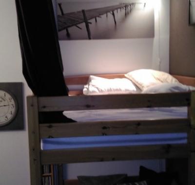 Grande chambre meublée à louer chez l'habitant