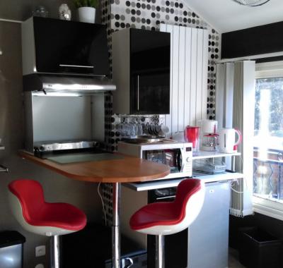 Grande chambre meublée à louer chez l'habitant