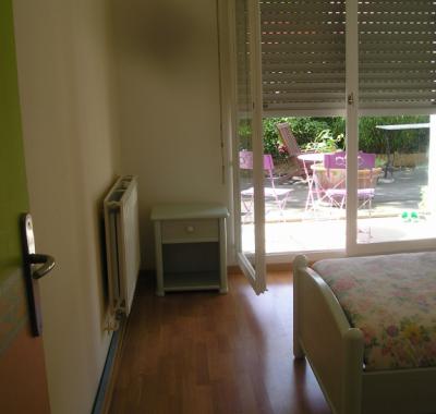 Chambre Étudiante. Stagiaire. Formation pour FEMME