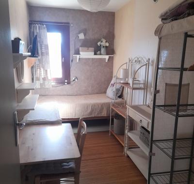 Chambre cabine au bord de la rivière, pour courtes périodes