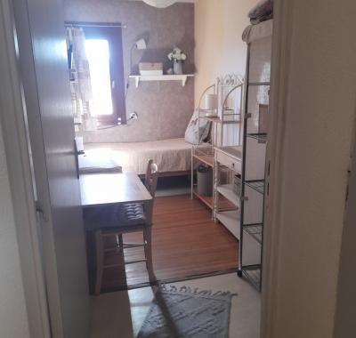 Chambre cabine au bord de la rivière, pour courtes périodes