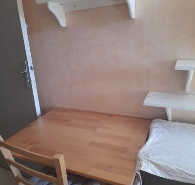 Chambre cabine au bord de la rivière, pour courtes périodes