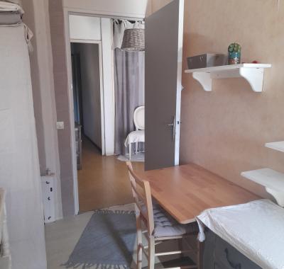 Chambre cabine au bord de la rivière, pour courtes périodes