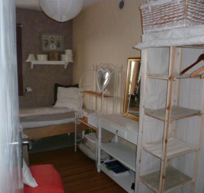 Chambre cabine au bord de la rivière, pour courtes périodes