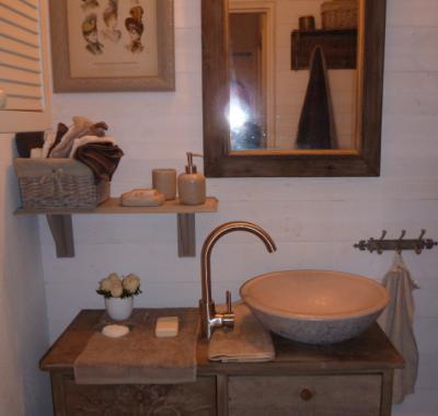 Chambre cabine au bord de la rivière, pour courtes périodes