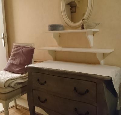 Chambre cabine au bord de la rivière, pour courtes périodes