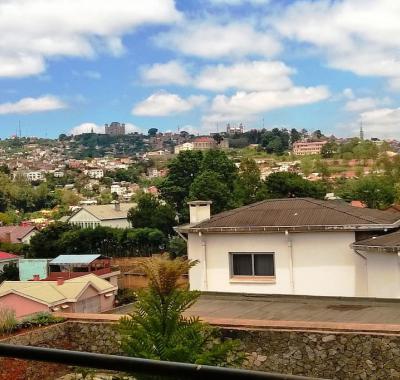 LOCATION CHAMBRES MEUBLÉES A ANTANANARIVO (SAISONNIERE)