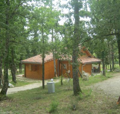 Chalet dans les bois du Quercy..