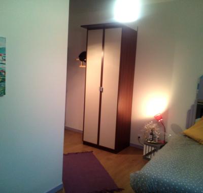 CHAMBRE Mauve , cuisine, SDE, parking 10km sud ouest de LYON