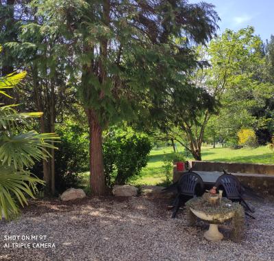 CHAMBRE Mauve , cuisine, SDE, parking 10km sud ouest de LYON