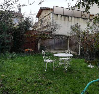 Chambre étudiant (e) à louer indépendante dans pavillon