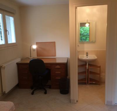 Chambre dans studio meublé