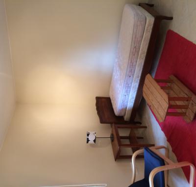 Chambre dans studio meublé