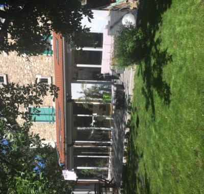 Bureau et chambre à la campagne