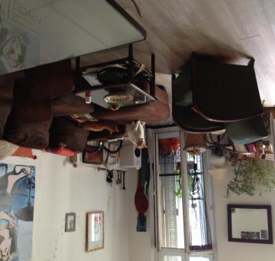 Chambre colorée et artistique