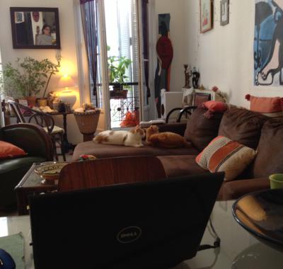 Chambre colorée et artistique