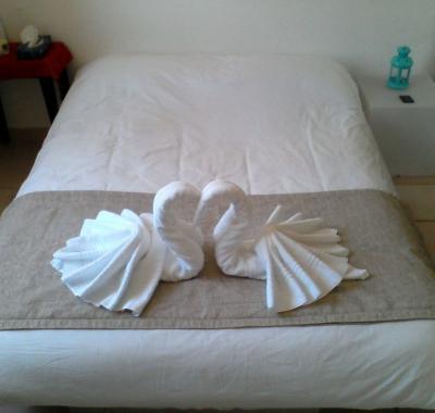 Chambre climatisee avec plateau de courtoisie