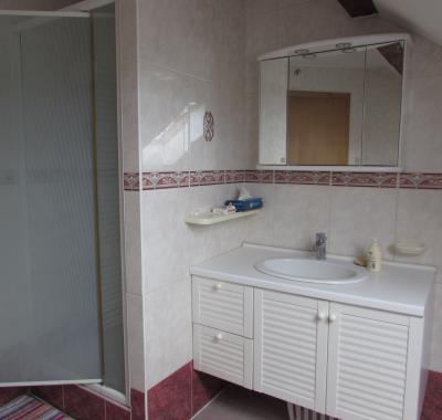 Chambre à louer + WC chez l'habitant