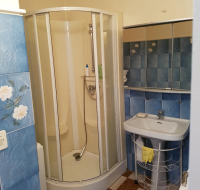 VISA POUR IMAGE - Centre-ville - 2 ch. doubles - piscine