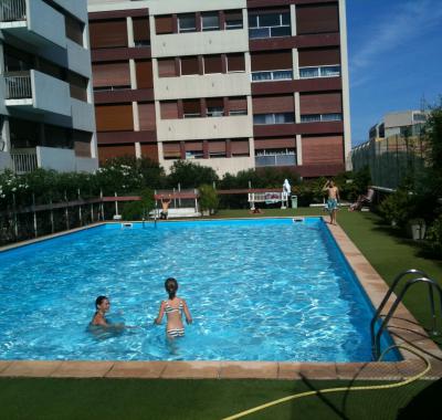 VISA POUR IMAGE - Centre-ville - 2 ch. doubles - piscine