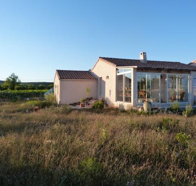 Petite chambre à louer dans maison à la campagne, lit une place