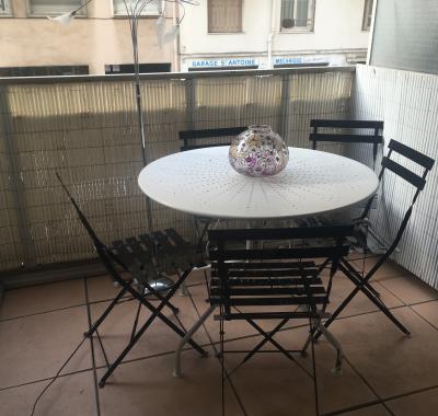 CHAMBRE DANS UN APPARTEMENT NICOISE