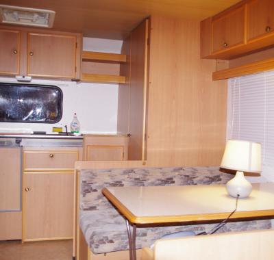 Caravane avec acces aux parties communes de la maison à coté