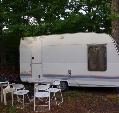 Caravane avec acces aux parties communes de la maison à coté