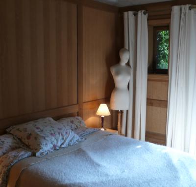 Chambre indépendante dans dépendances