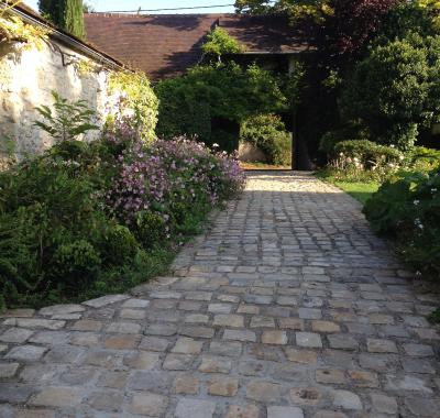 Chambre indépendante dans dépendances