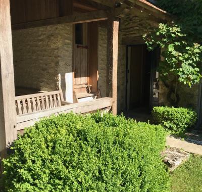 Chambre indépendante dans dépendances