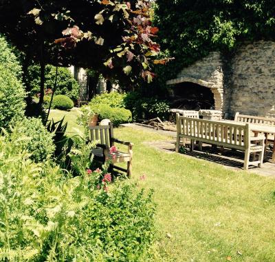 Chambre indépendante dans dépendances