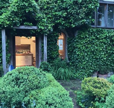 Chambre indépendante dans dépendances