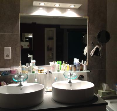 Chambre avec sa sdb privative et dressing