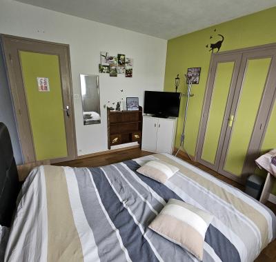 Chambre avec lit 2 places, individuelles à l'étage