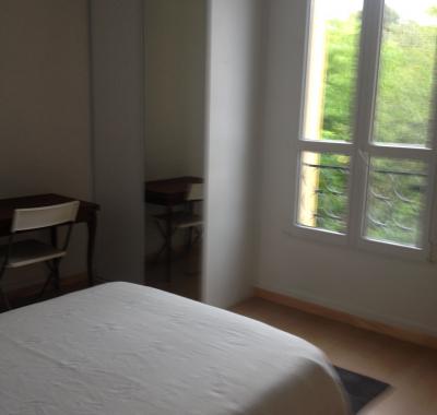 CHATOU chambre avec salle bain privee (bleu)