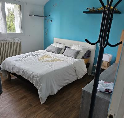 Chambre avec lit 2 places, individuelles à l'étage