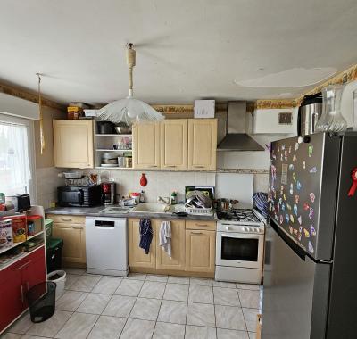 Chambre avec lit 2 places, individuelles à l'étage