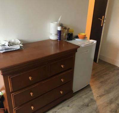 Loue chambre lumineuse a mon domicile  dans quartier calme