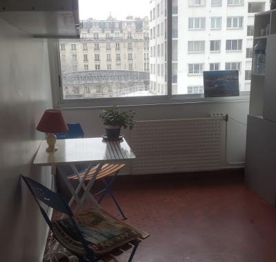 Proche Seine et Champs de Mars. Métro Dupleix ou Bir Hakeim 3 mn