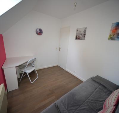 PETITE CHAMBRE CONFORTABLE EN MAISON DE CAMPAGNE