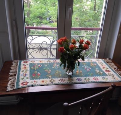 Chambre dans charmant petit trois pièces lumineux